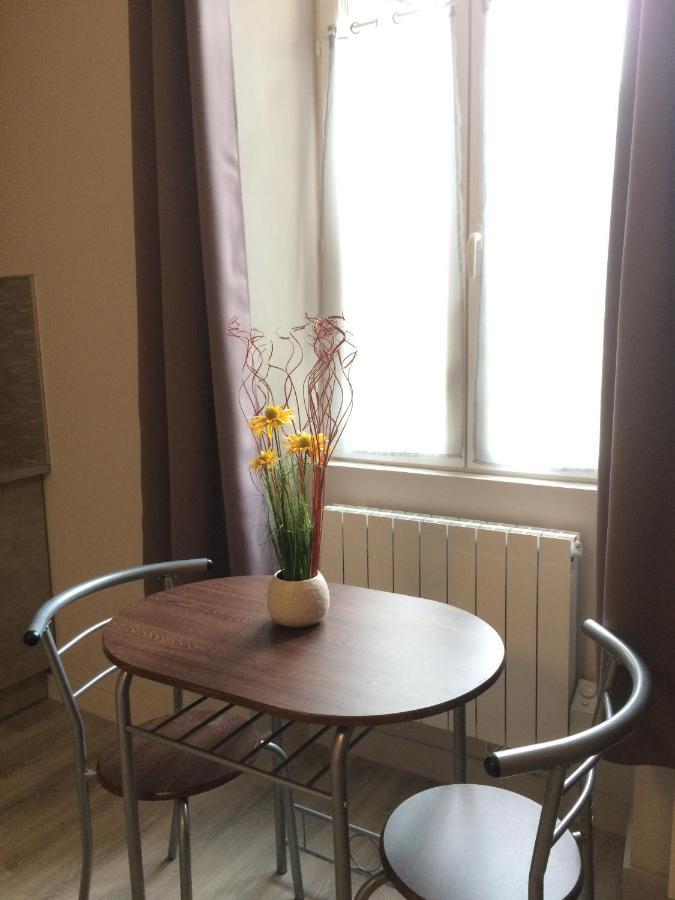 Studio Proche Gare Avec Kitchenette Et Wifi - Porte Rouge Thiviers Exterior foto
